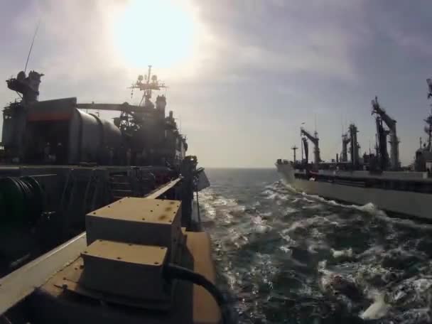 Navios da Marinha durante exercícios — Vídeo de Stock