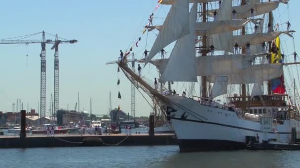 Coast Guard hoog schip — Stockvideo