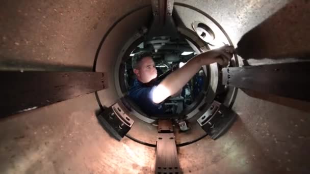 Atividades a bordo de um submarino — Vídeo de Stock