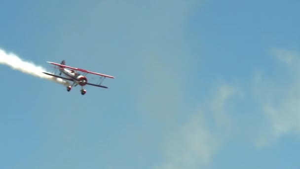 Crowds attend an air show — Stock Video