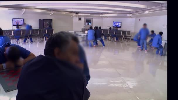 Floransa gözaltı merkezine — Stok video