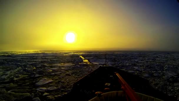 Příď lodi ledoborec přes Arktidu — Stock video