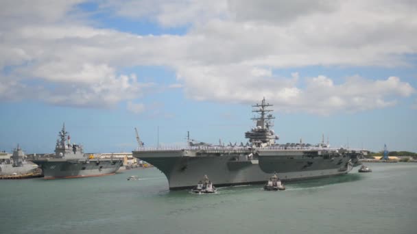 An aircraft carrier into Pearl Harbor — Stock Video