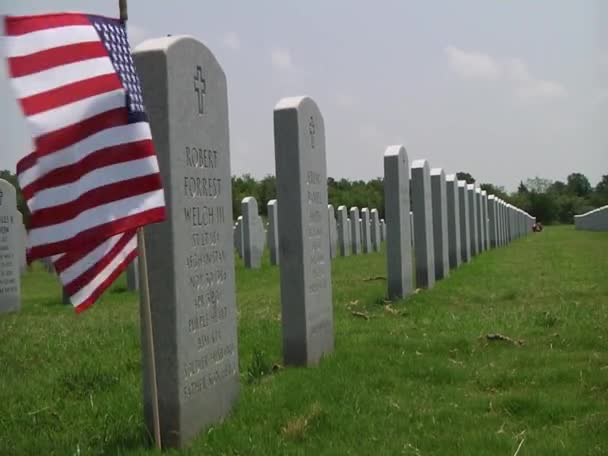 군인 묘지에서 죽은 명예 — 비디오