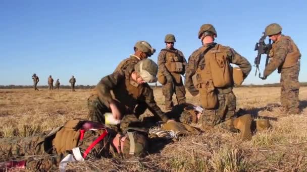 Amerikaanse zijn gewond, ondergaan vervoer — Stockvideo