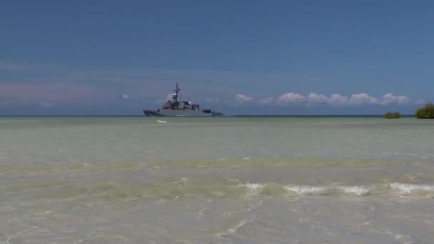 Sebuah kapal Angkatan Laut Kolombia — Stok Video