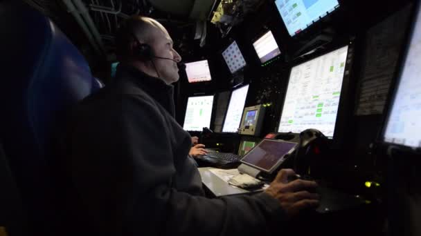 Actividades a bordo de un submarino — Vídeo de stock
