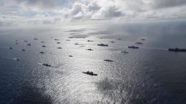 Antenn av massiva flottilj av flottans fartyg — Stockvideo