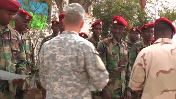 Soldats diplômés — Video