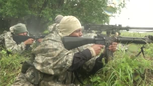 Infantería francesa realiza simulación de conflictos — Vídeo de stock