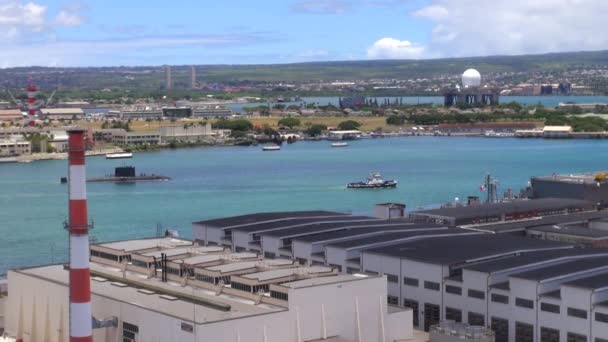 En ubåt rör sig genom Hawaii — Stockvideo
