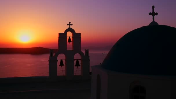 Por do sol atrás na ilha grega de Santorini — Vídeo de Stock