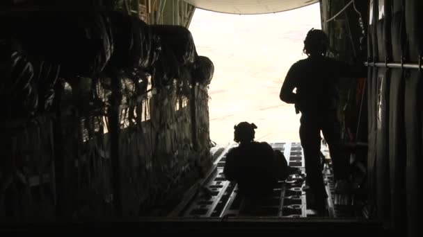 Abastecimento aéreo sobre o Afeganistão — Vídeo de Stock