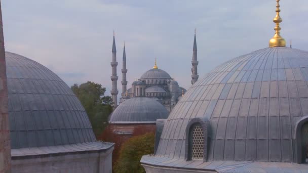 Mesquitas de Istambul no dia nublado — Vídeo de Stock