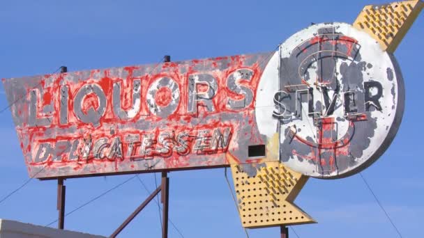 Abandoned liquor store — Stock Video