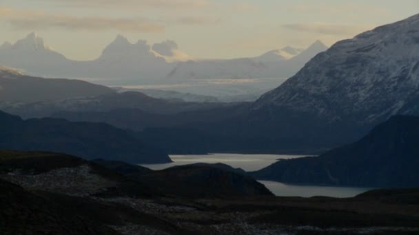 Lagos y glaciares en las remotas montañas de los Andes — Vídeo de stock