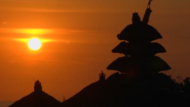 Pura Tanah Lot templom néz az óceánban — Stock videók