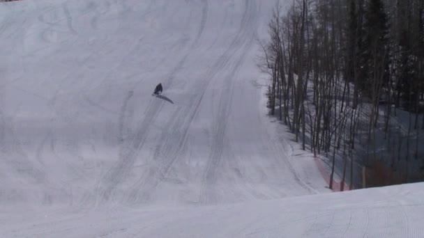 Verletzter Routinier tritt im Wintersport an — Stockvideo