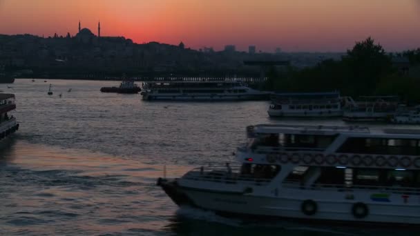 Atardecer detrás de una mezquita en Estambul — Vídeos de Stock