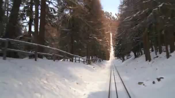 Seilbahn fährt nach oben — Stockvideo