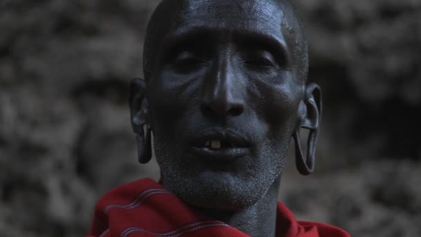 Cara de viejo guerrero Masai . — Vídeo de stock