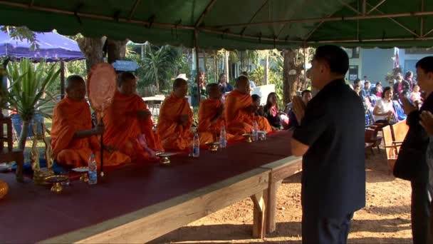 Buddhist monks praying — Stock Video