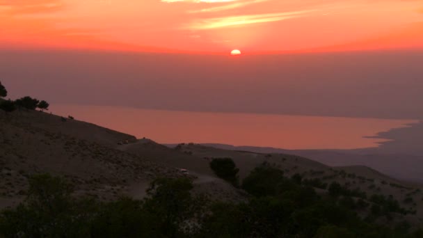 Ηλιοβασίλεμα πίσω από τη Νεκρά Θάλασσα — Αρχείο Βίντεο