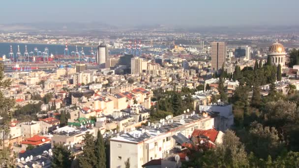 Edifícios e o Templo Baha 'i em Haifa — Vídeo de Stock