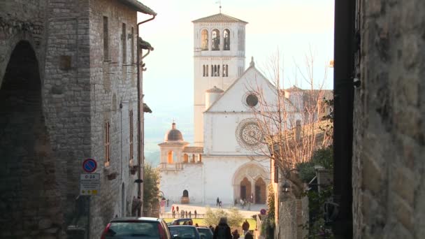 Kerk in de stad van Assisi — Stockvideo