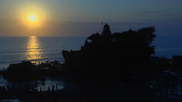 Bali tapınakta Pura Tanah Lot — Stok video