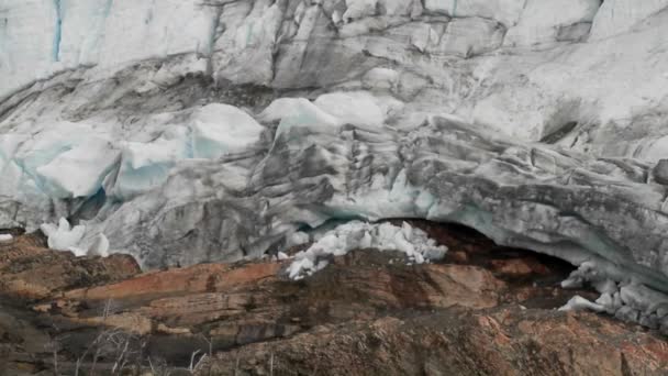 Gletscher dorthin, wo er auf Land trifft — Stockvideo