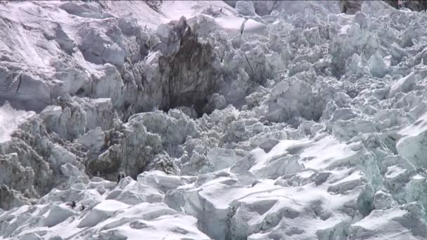 Ορειβάτες icefall σε icefall — Αρχείο Βίντεο