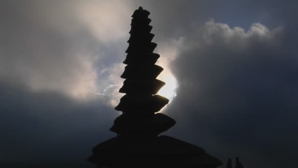Temple stands in silhouette — Stock Video