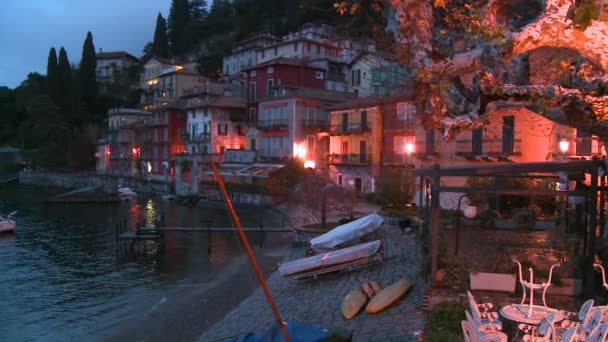 Villaggio italiano sulle rive del Lago di Como — Video Stock