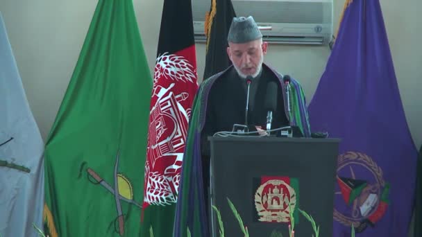 Il Presidente Hamid Karzai parla al pubblico — Video Stock