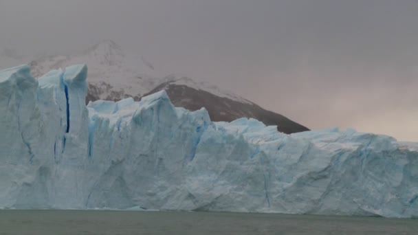 Orlo di un ghiacciaio in Canada — Video Stock