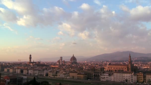 Mraky táhnou nad Florencie — Stock video