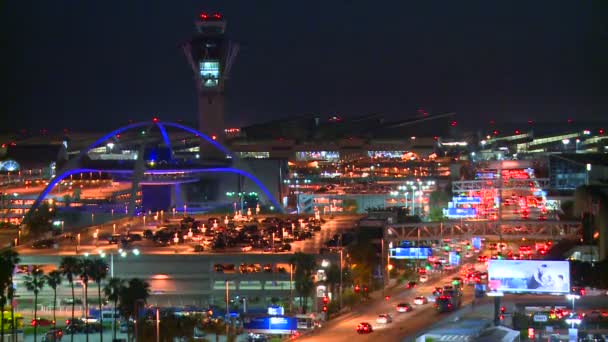 Viajantes chegam em Los Angelesairport — Vídeo de Stock