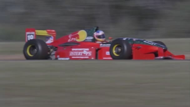 Race auto's snelheid rond een scherpe — Stockvideo