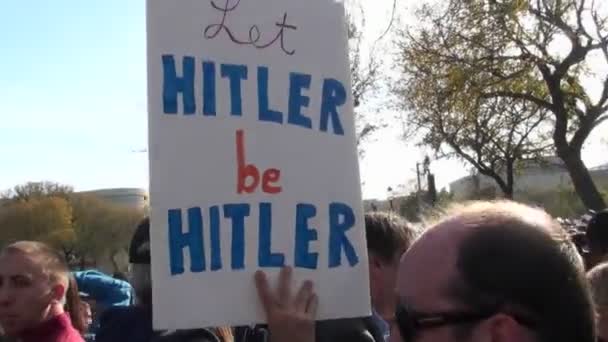 A sign at a political rally — Stock Video