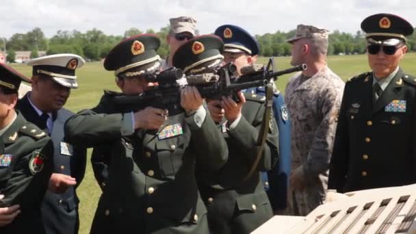 미국 군사 장비 검사 — 비디오