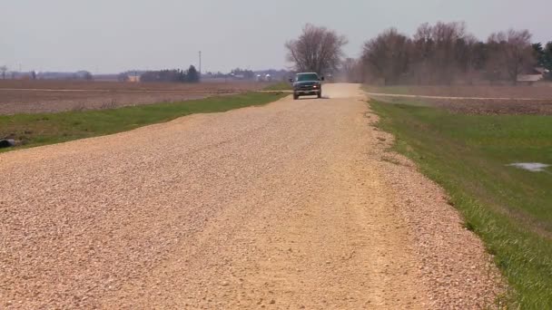 A pickup truck drives on road — Stock Video