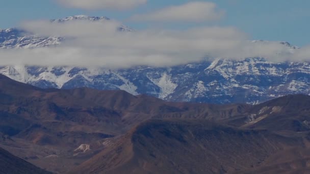 Kışın güzel dağ silsilesi — Stok video