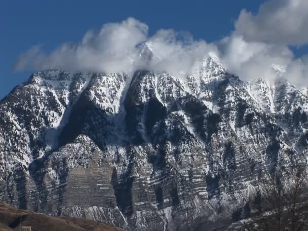 崎岖不平的山峰 — 图库视频影像