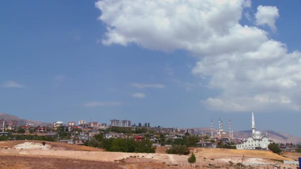 Mosquée se démarquer à l'horizon en Azerbaïdjan — Video