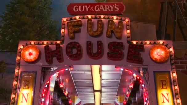 A fun house at a carnival — Stock Video