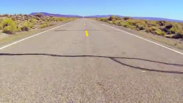 Conducir rápido por carretera — Vídeo de stock