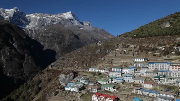 Namche Bazar w świetle dziennym — Wideo stockowe