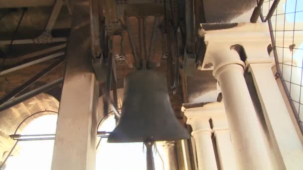 教会の鐘が鳴る — ストック動画