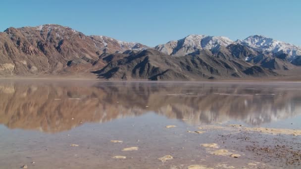 Sjön av badwater i Death Valley National Park. — Stockvideo